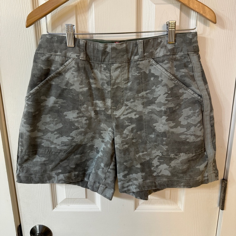 Spanx Camo Print Shorts Green Womens M Tummy Control Pull On Slimming Camouflage